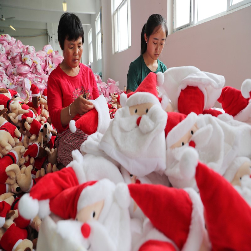 X \\\\ \'Mas trang trí phục hồi,nhưng sự không chắc chắn vẫnnán lại